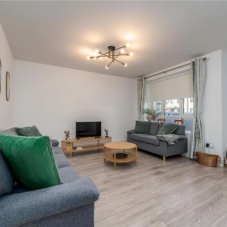 Citywest Contractor Housing - Sleeps 5 * Dublino