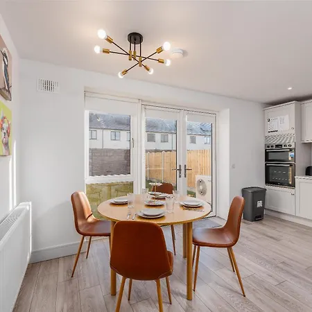 Holiday home Citywest Contractor Housing - Sleeps 5 *