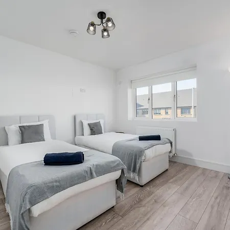 Citywest Contractor Housing - Sleeps 5