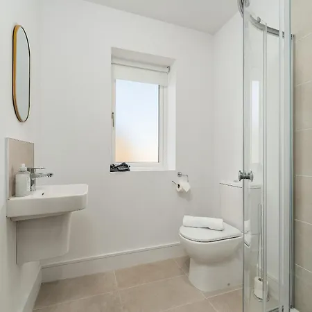 Citywest Contractor Housing - Sleeps 5 *